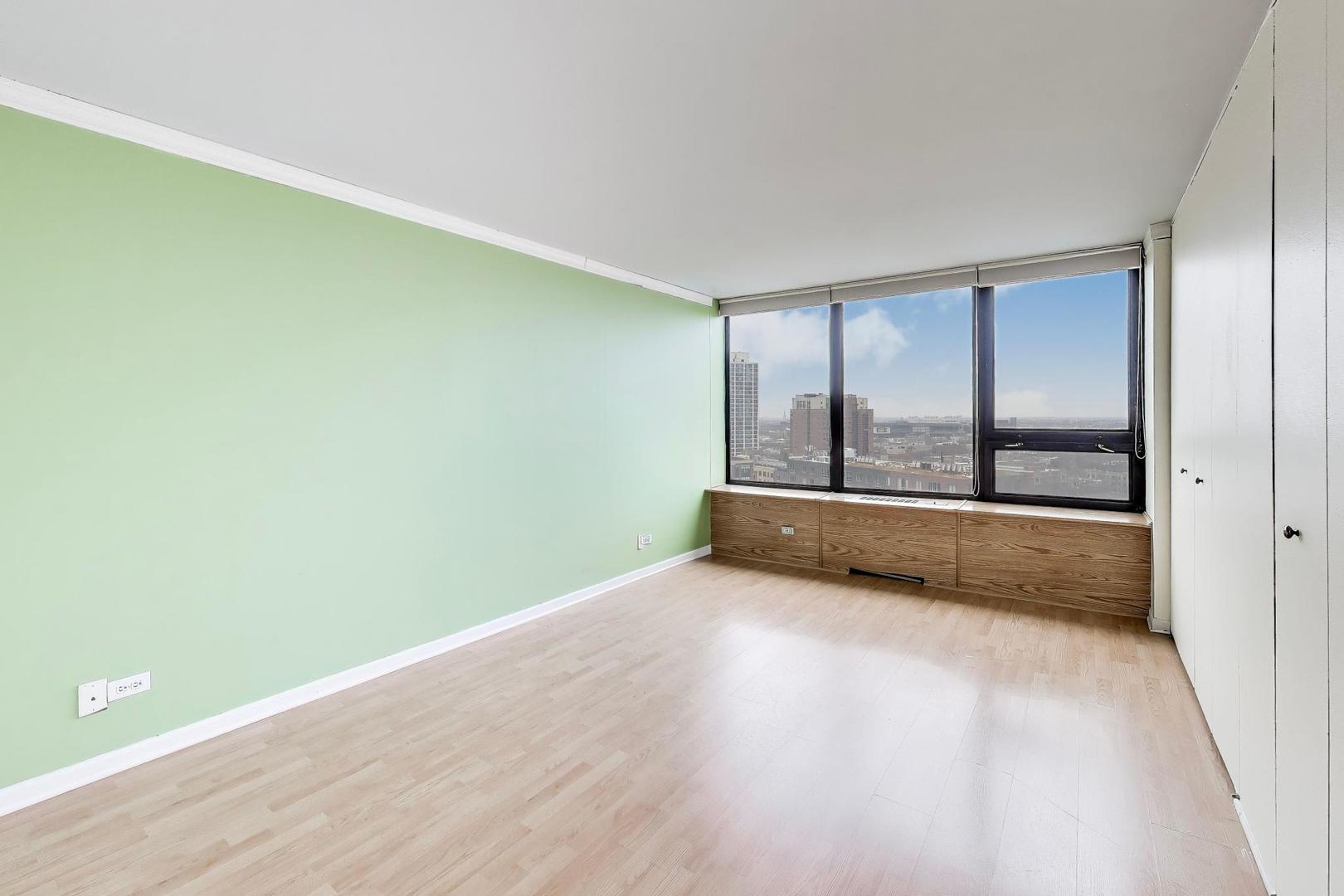 3930 N Pine Grove Avenue Unit: 1714
