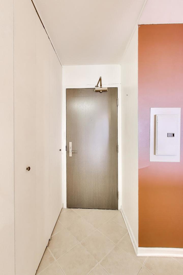 3930 N Pine Grove Avenue Unit: 1714