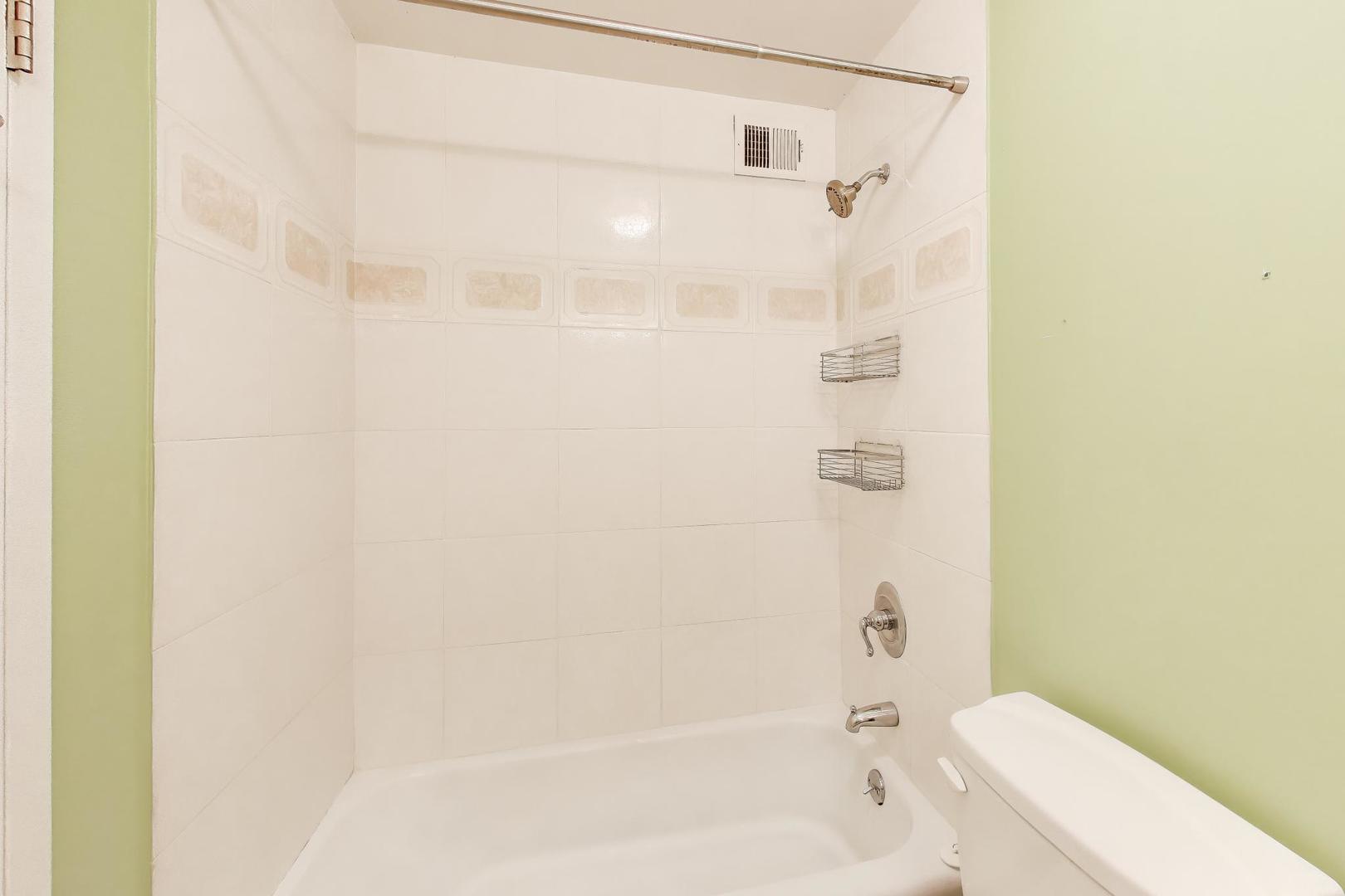 3930 N Pine Grove Avenue Unit: 1714