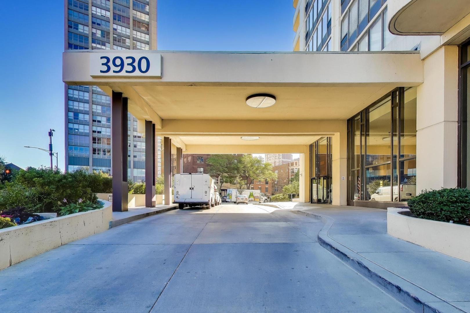3930 N Pine Grove Avenue Unit: 1714