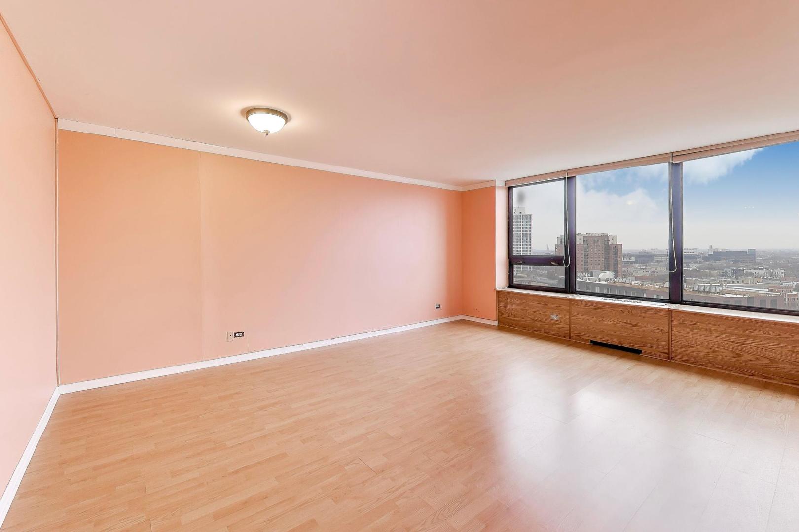 3930 N Pine Grove Avenue Unit: 1714