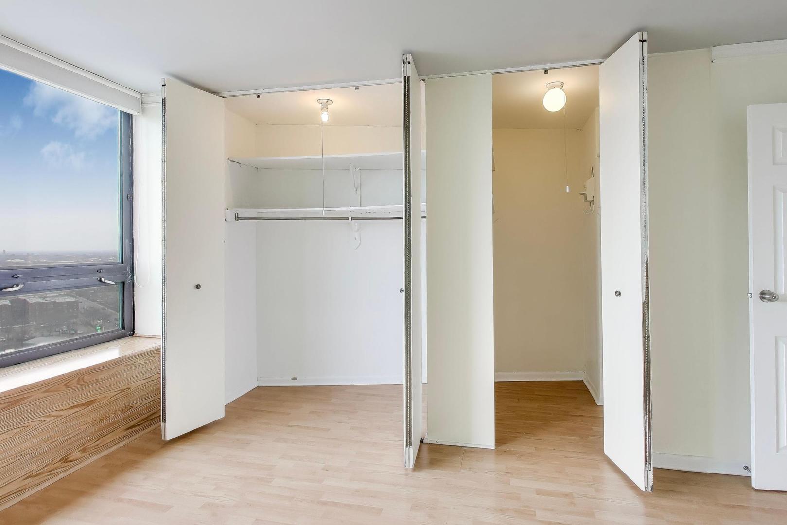 3930 N Pine Grove Avenue Unit: 1714