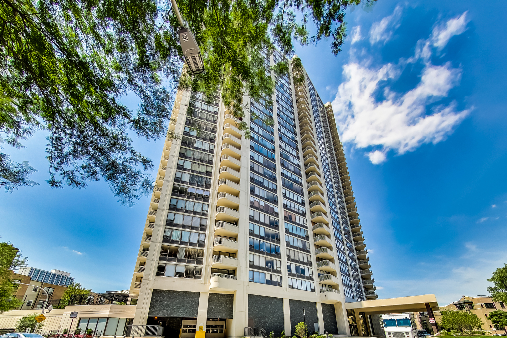 3930 N Pine Grove Avenue Unit: 1714