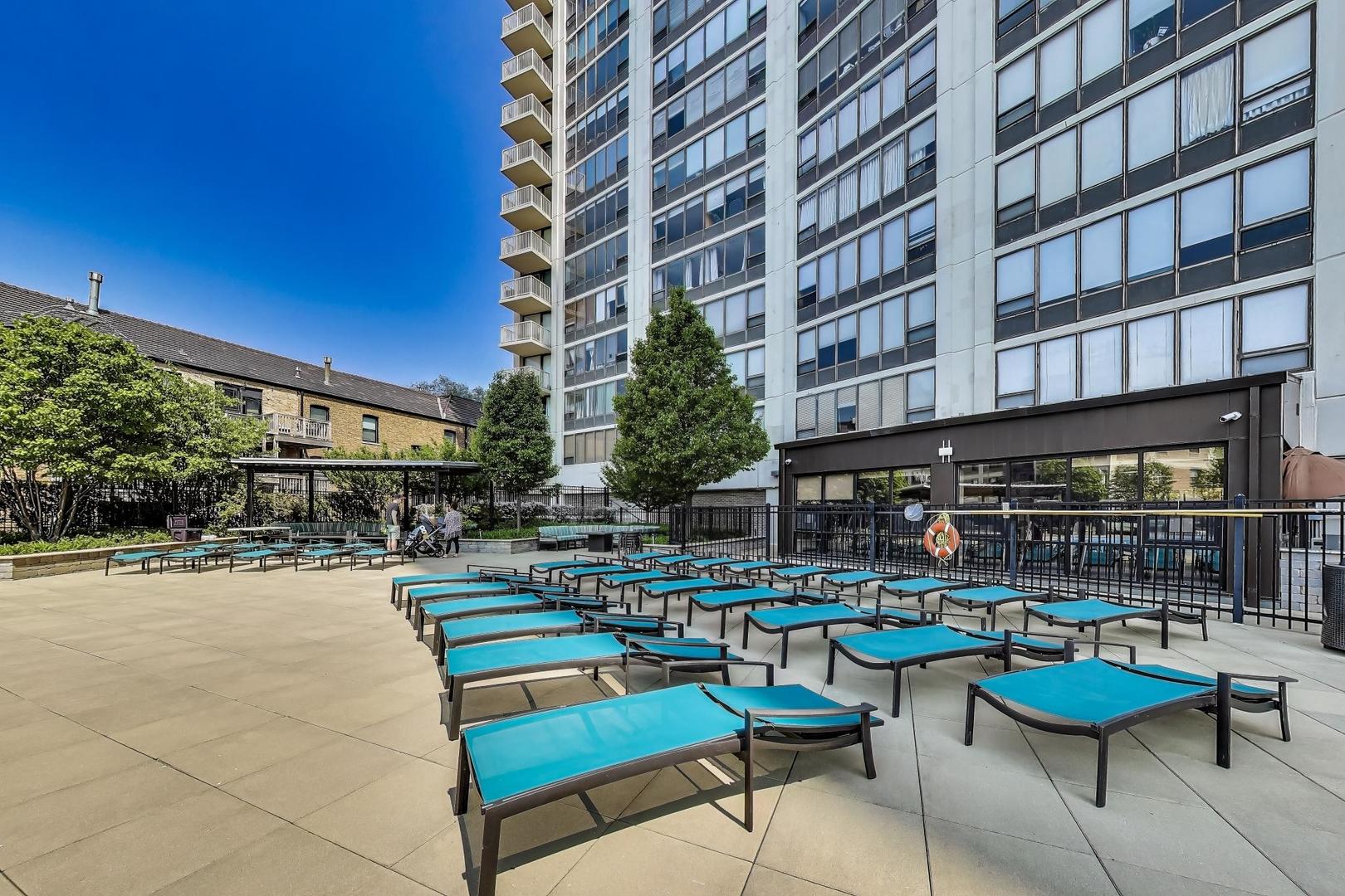 3930 N Pine Grove Avenue Unit: 1714