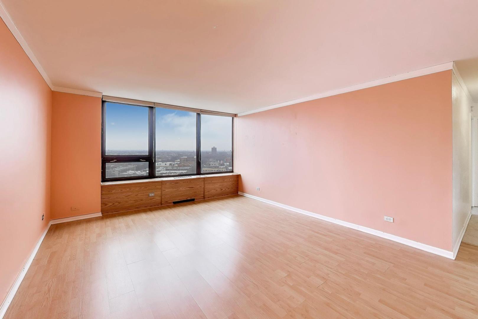 3930 N Pine Grove Avenue Unit: 1714