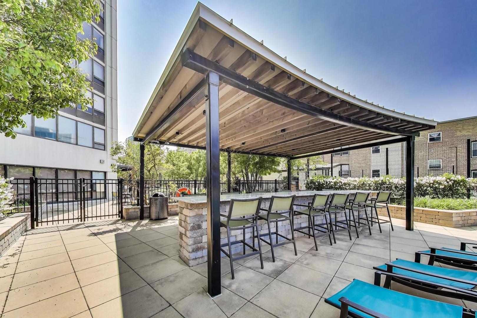 3930 N Pine Grove Avenue Unit: 1714