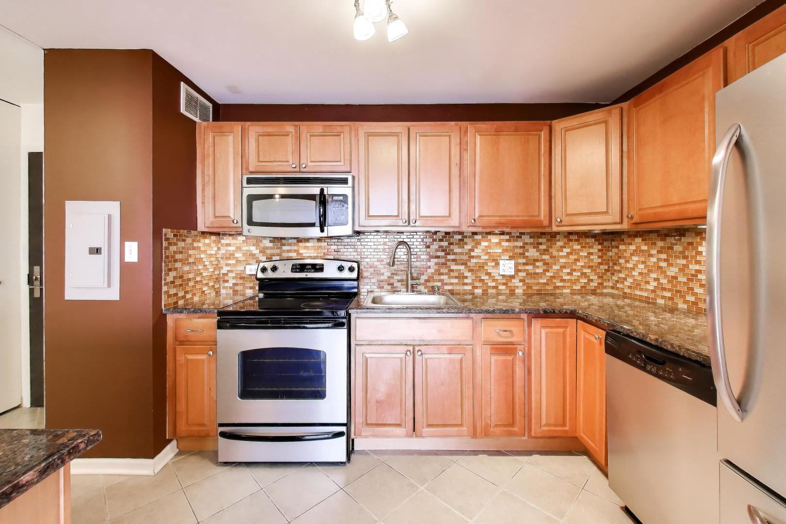 3930 N Pine Grove Avenue Unit: 1714