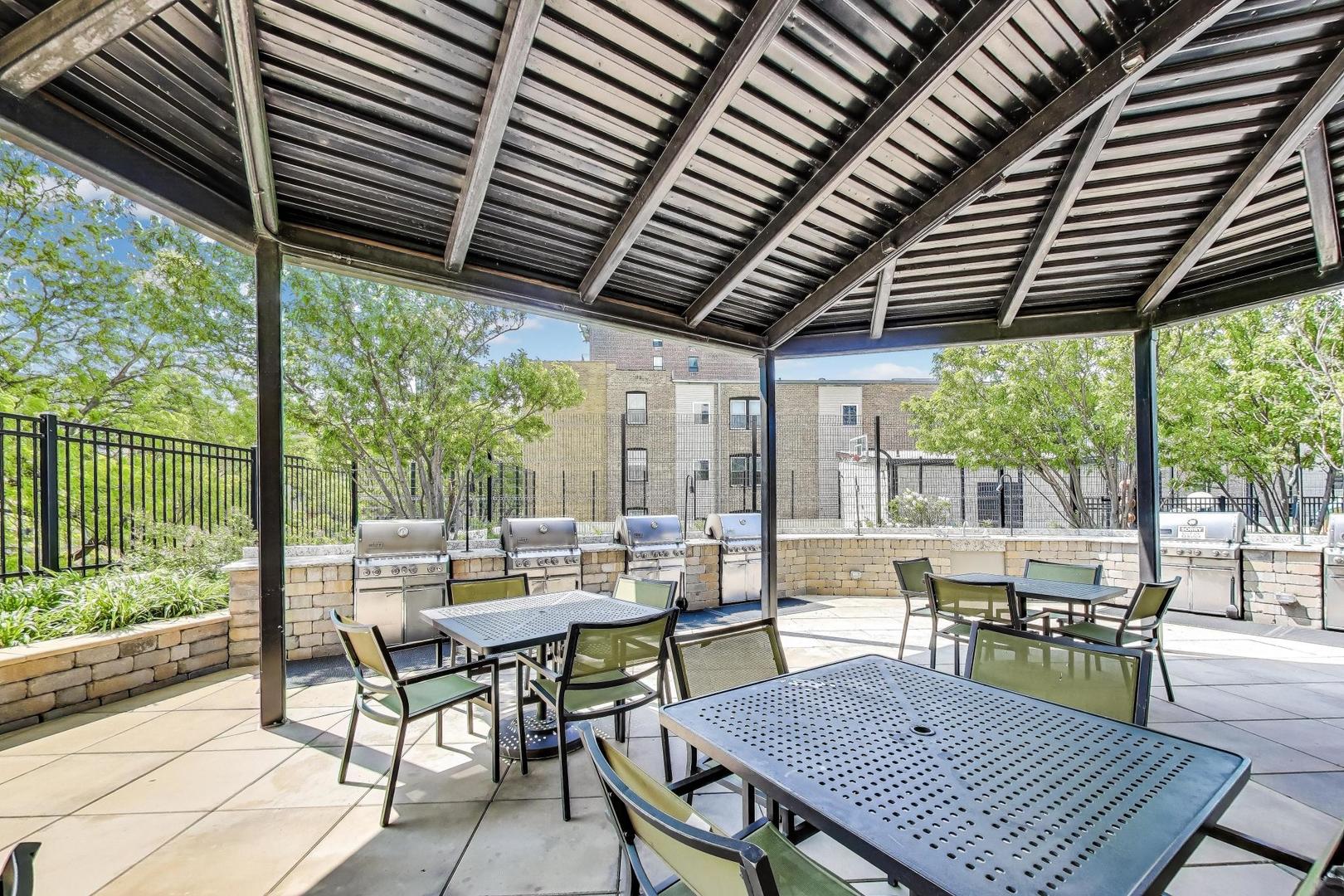 3930 N Pine Grove Avenue Unit: 1714