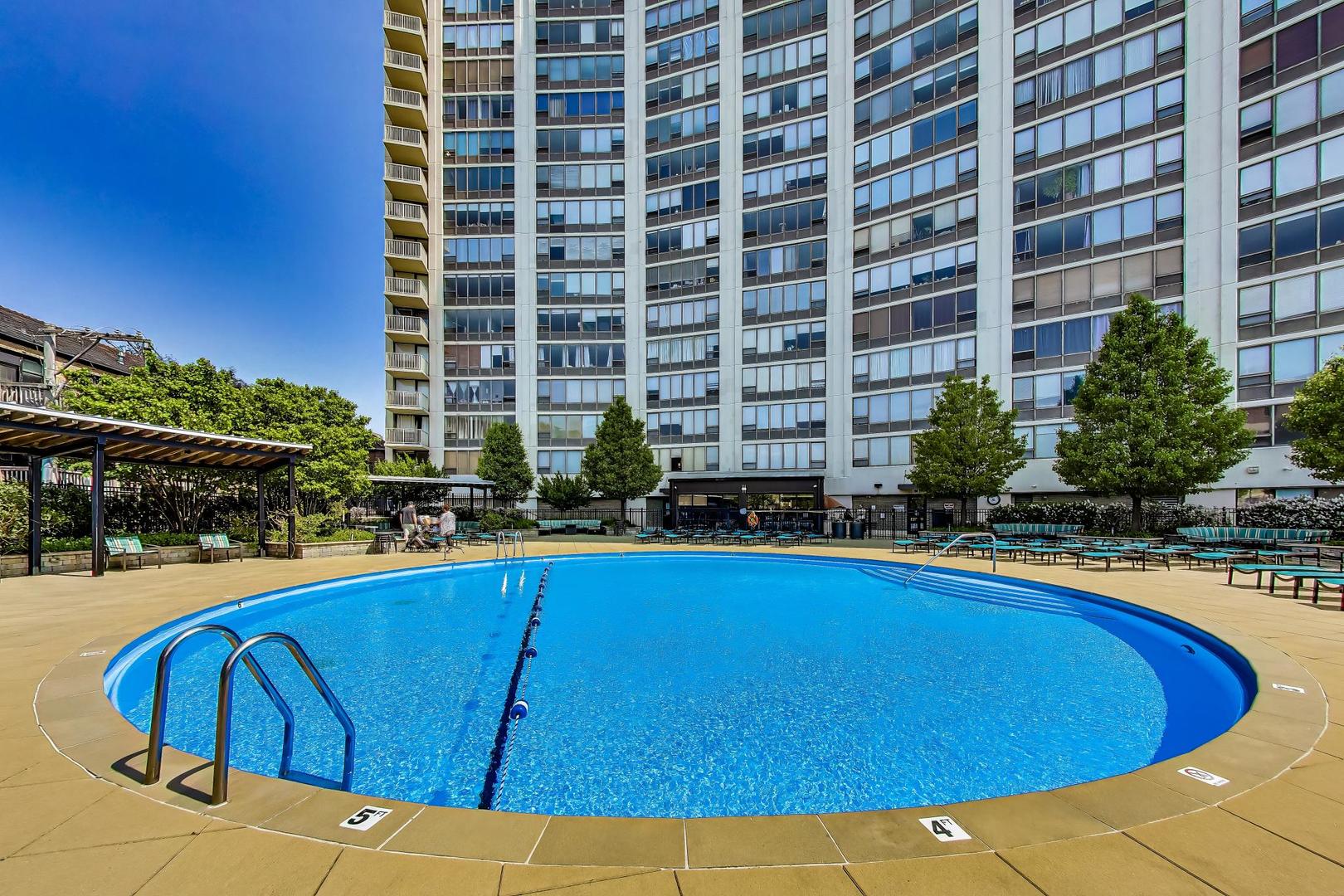 3930 N Pine Grove Avenue Unit: 1714