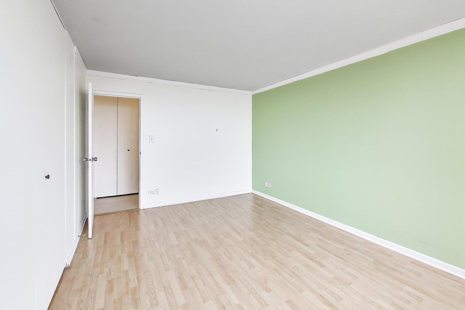 3930 N Pine Grove Avenue Unit: 1714