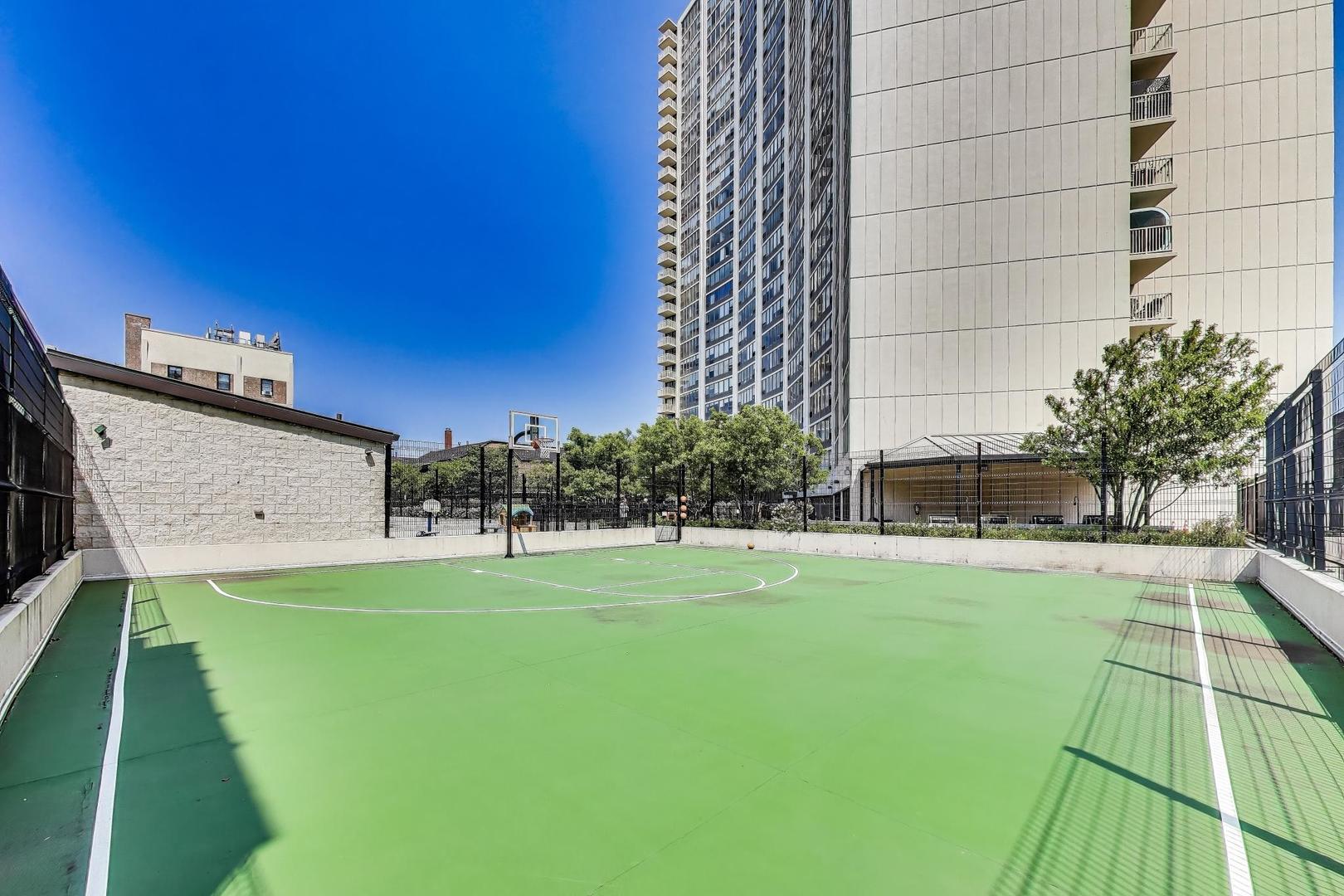 3930 N Pine Grove Avenue Unit: 1714