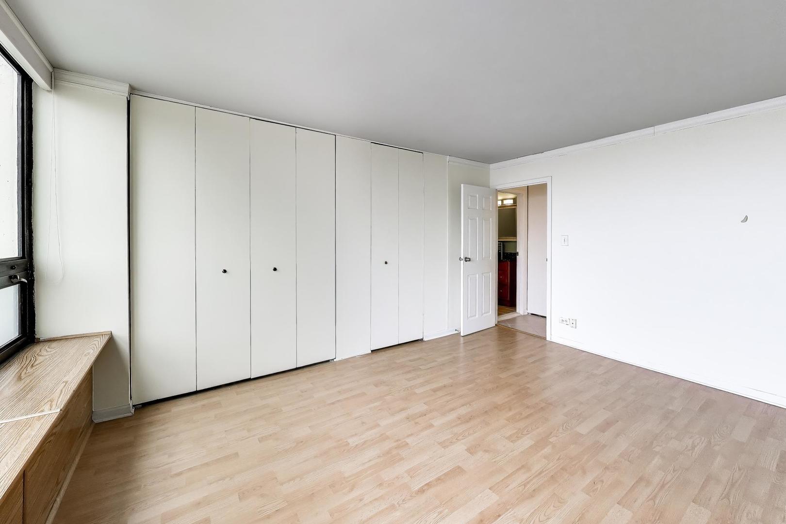 3930 N Pine Grove Avenue Unit: 1714