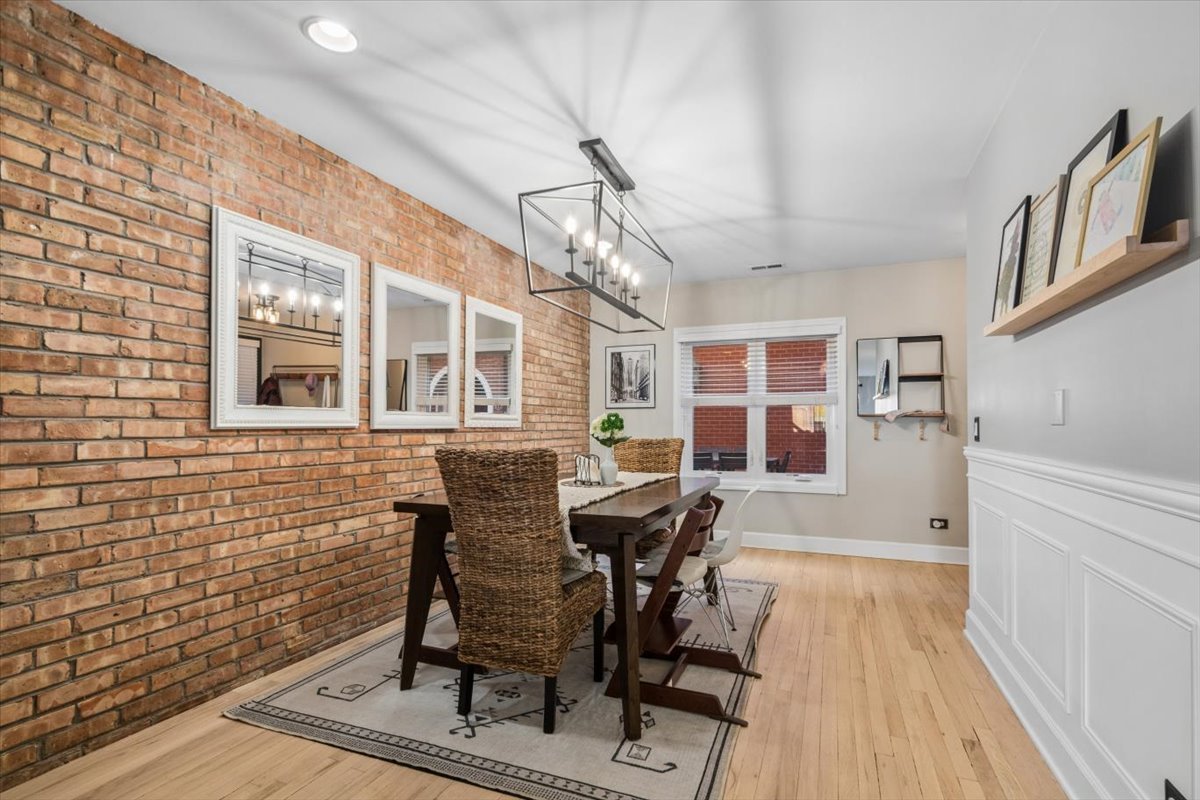 807 W Wolfram Street Unit: 6