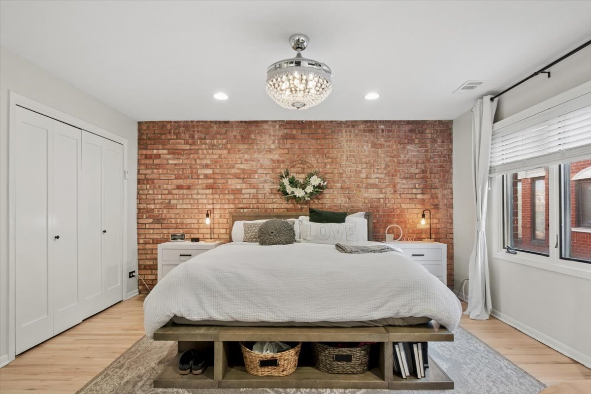 807 W Wolfram Street Unit: 6