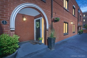 807 W Wolfram Street Unit: 6