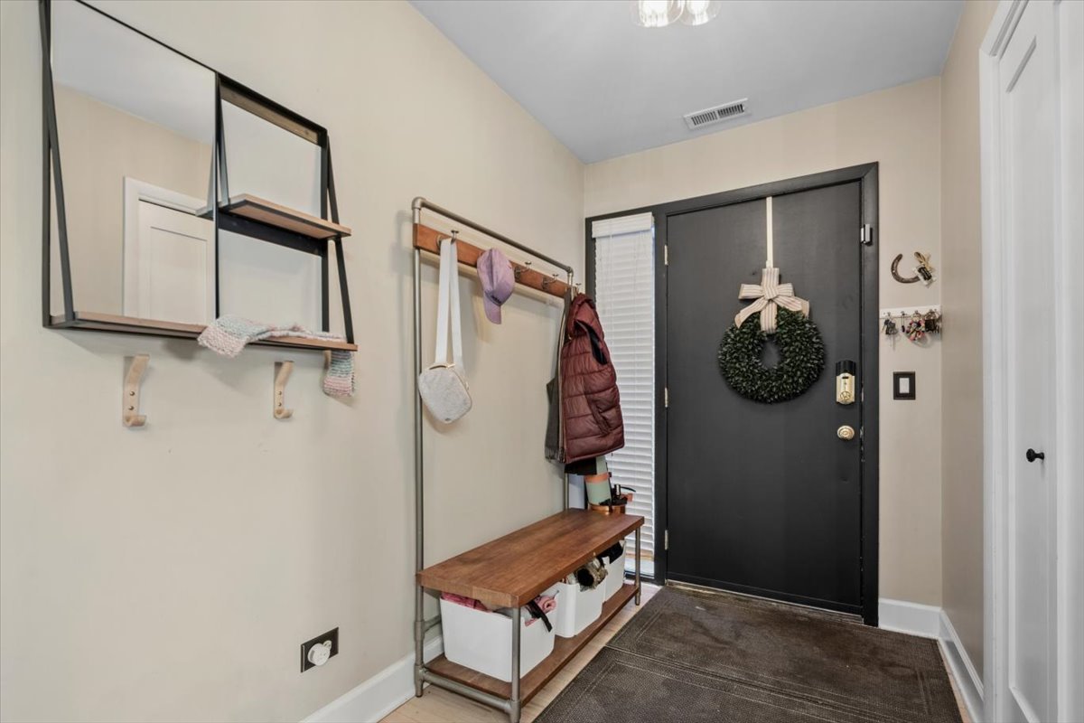 807 W Wolfram Street Unit: 6
