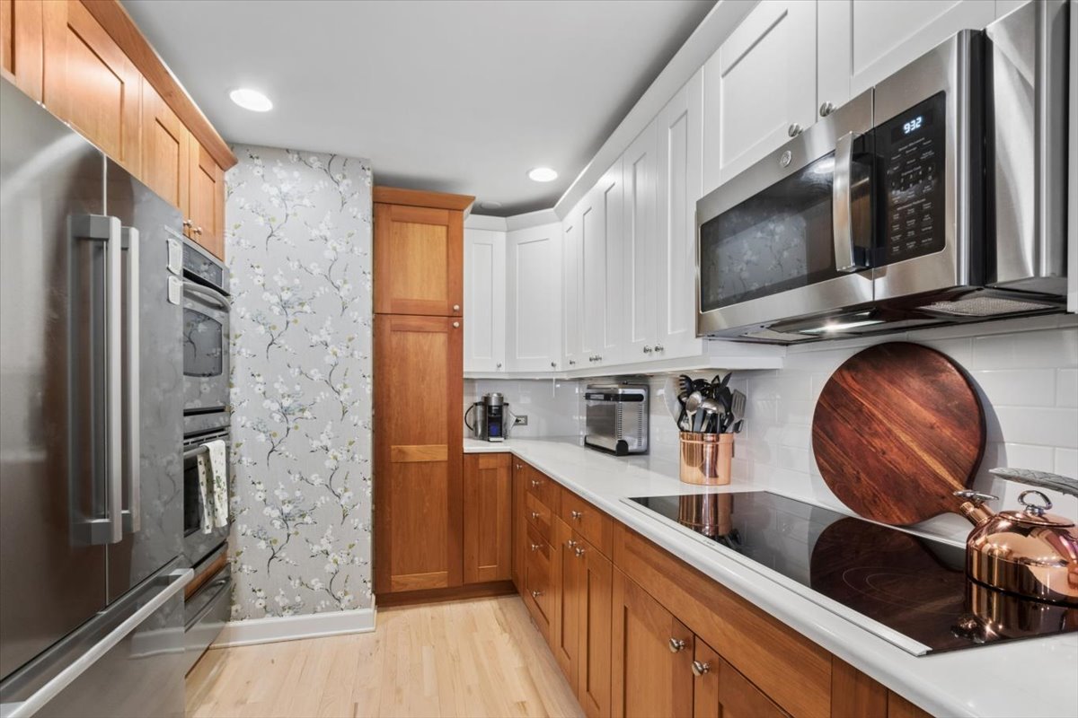807 W Wolfram Street Unit: 6