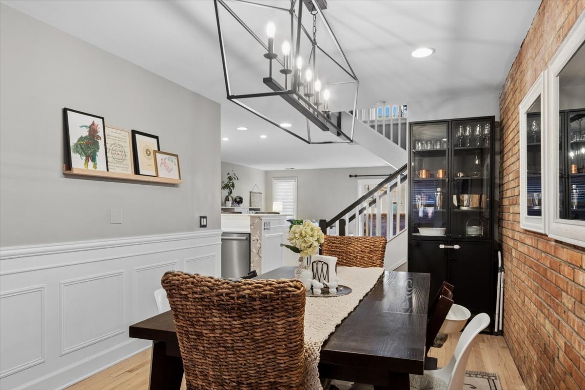 807 W Wolfram Street Unit: 6