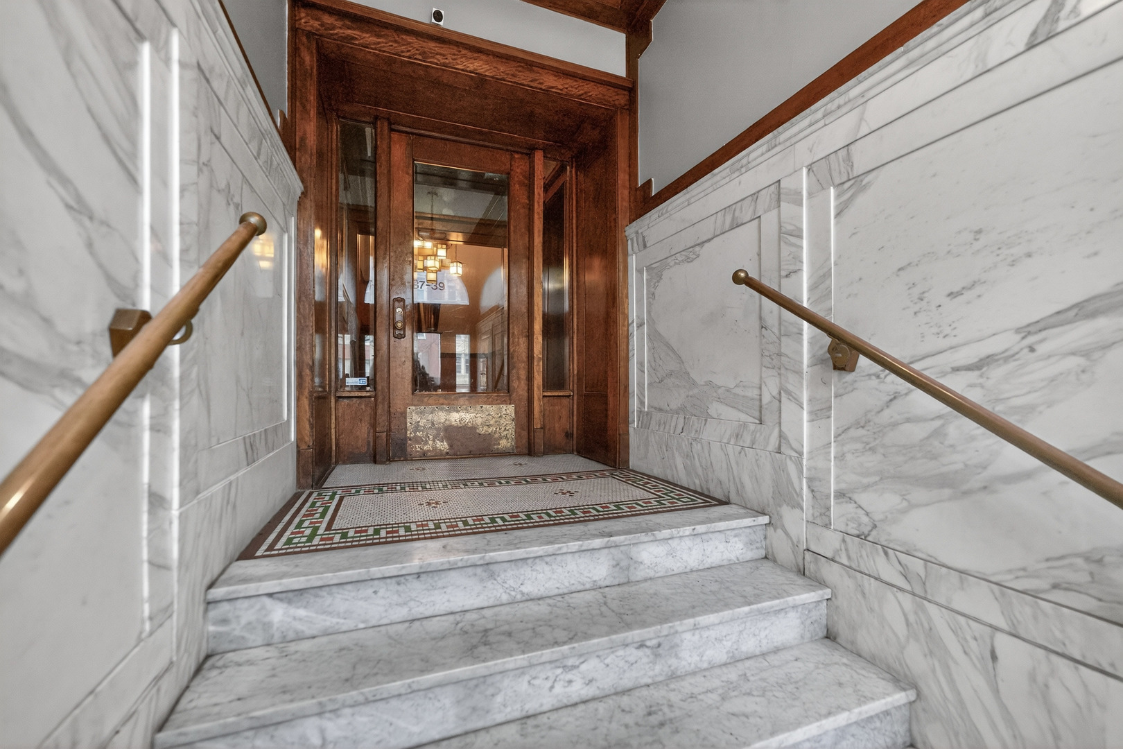 5639 N Kenmore Avenue Unit: 3