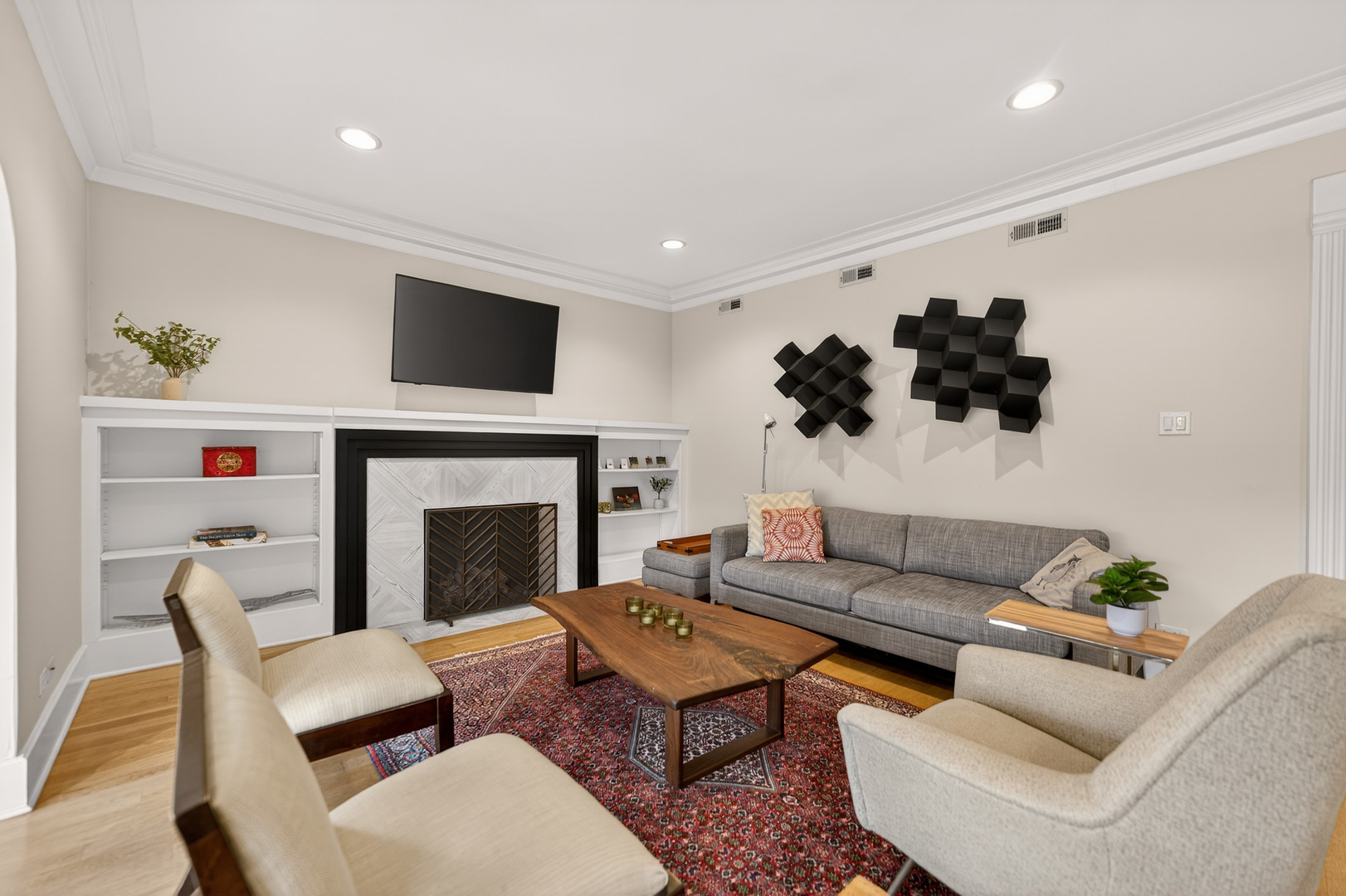 5639 N Kenmore Avenue Unit: 3