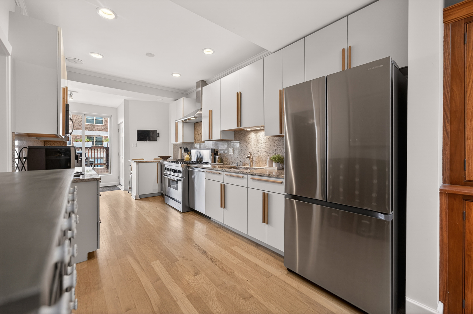 5639 N Kenmore Avenue Unit: 3