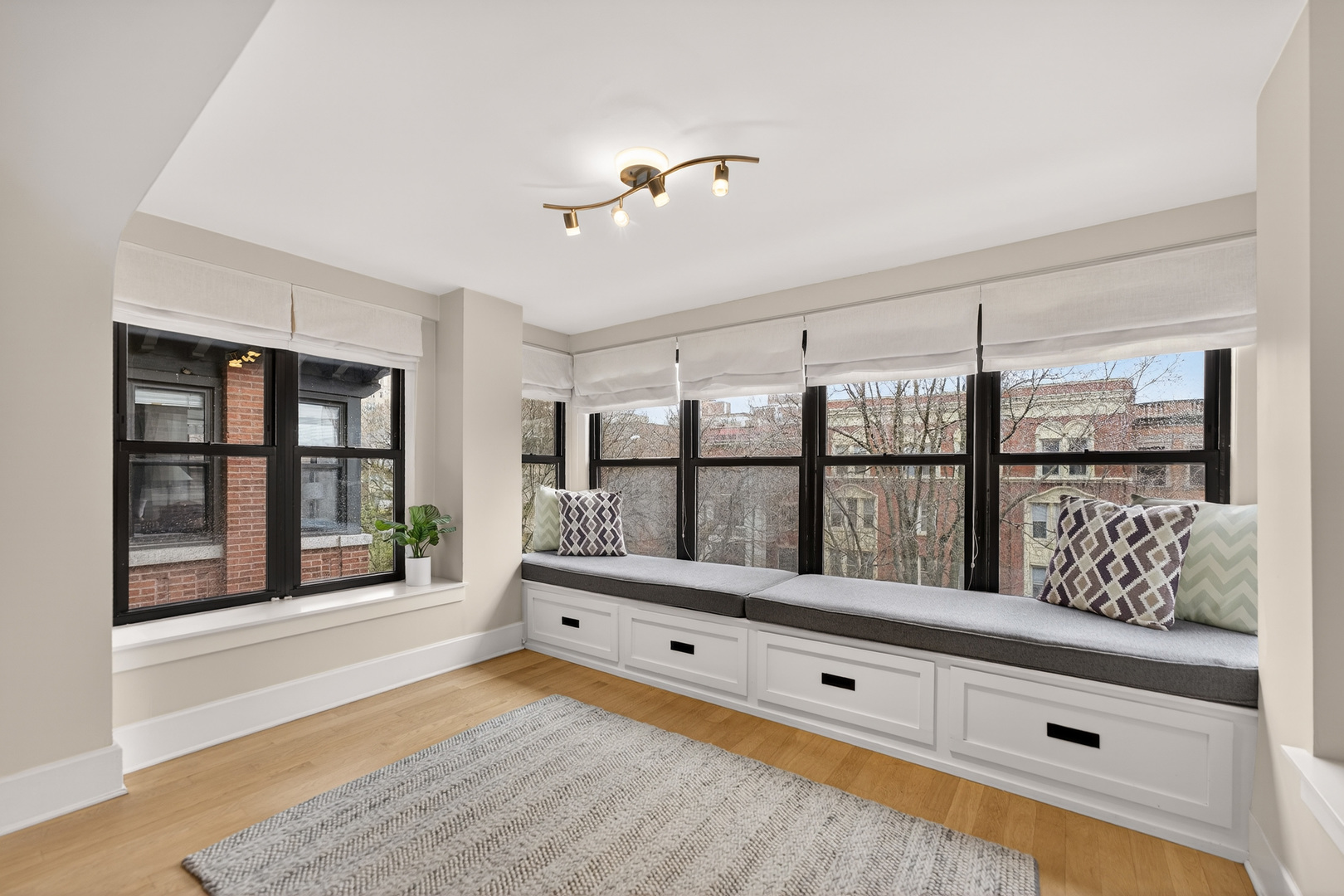 5639 N Kenmore Avenue Unit: 3