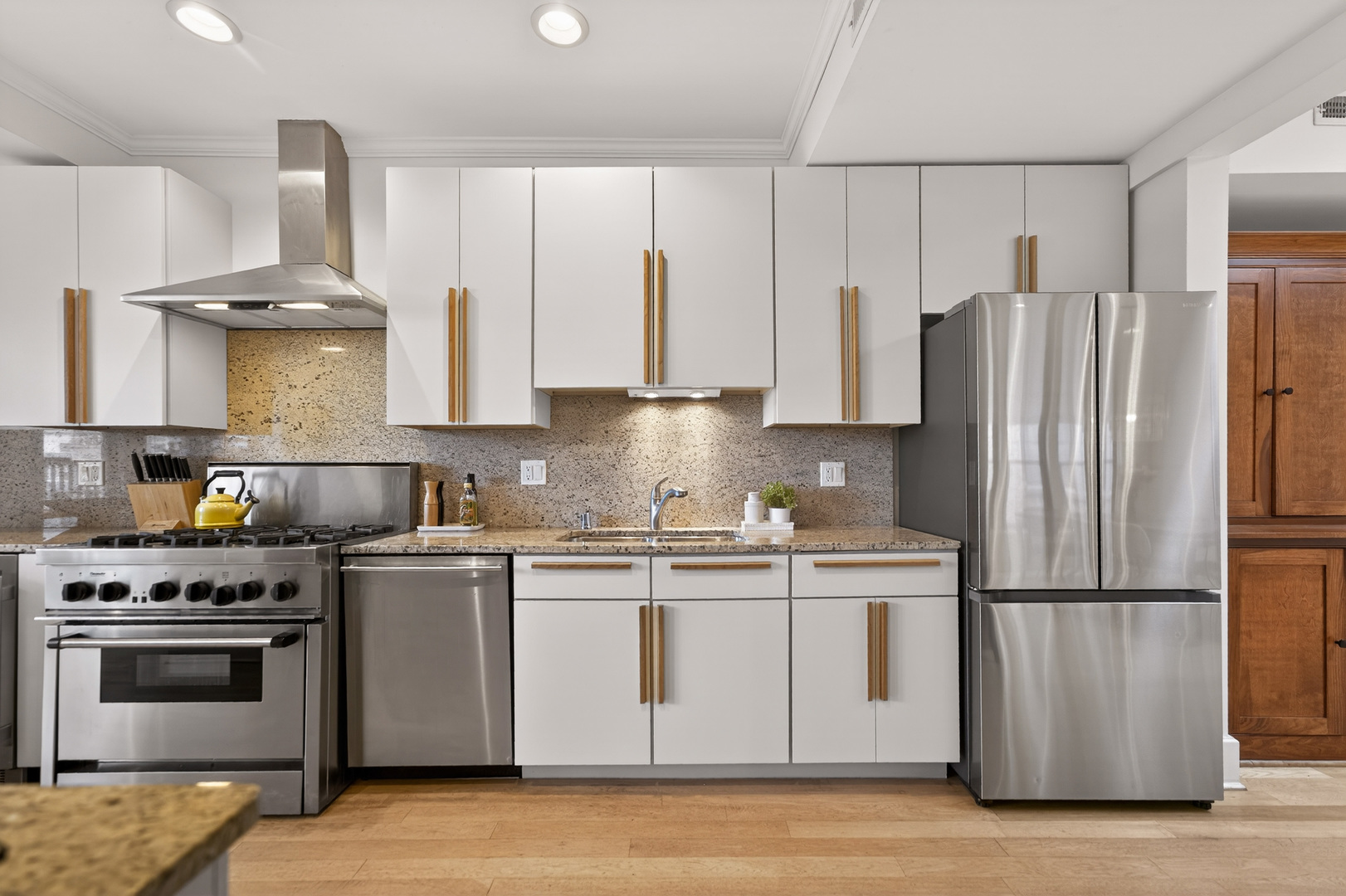 5639 N Kenmore Avenue Unit: 3