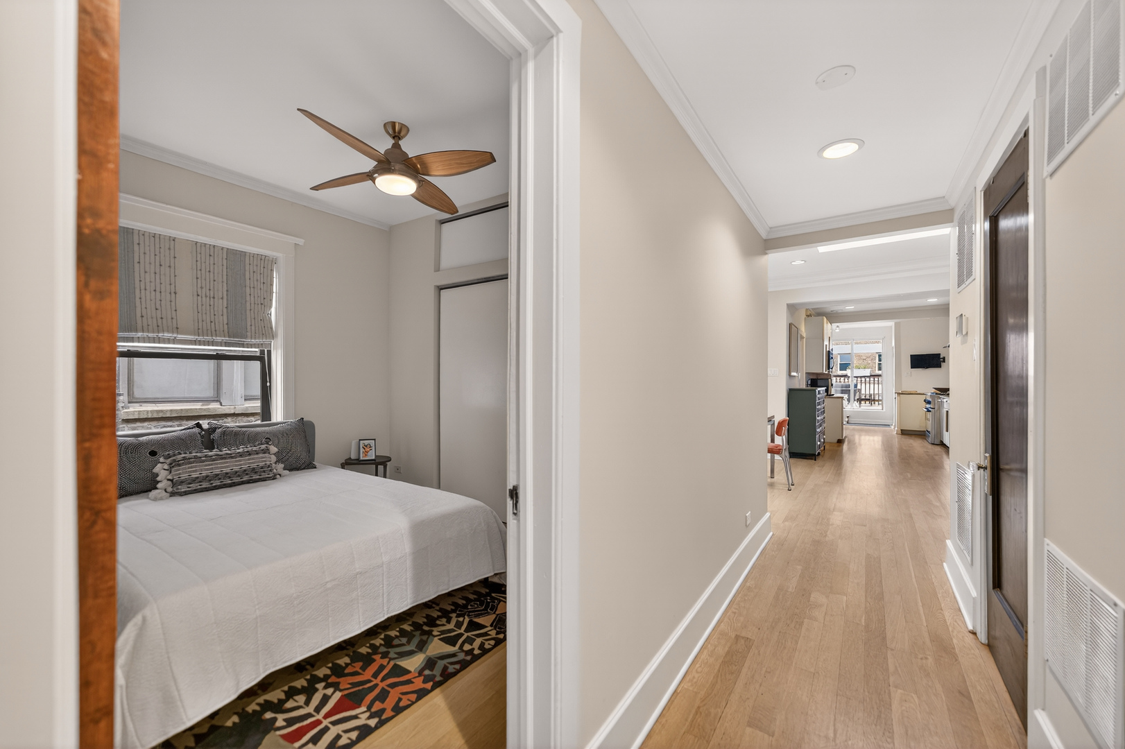 5639 N Kenmore Avenue Unit: 3