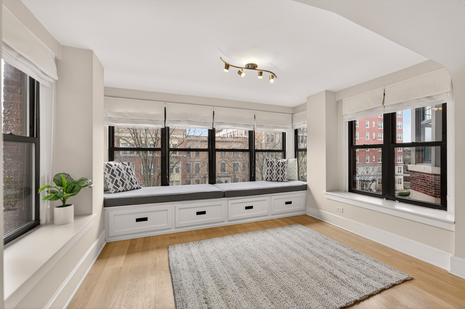 5639 N Kenmore Avenue Unit: 3