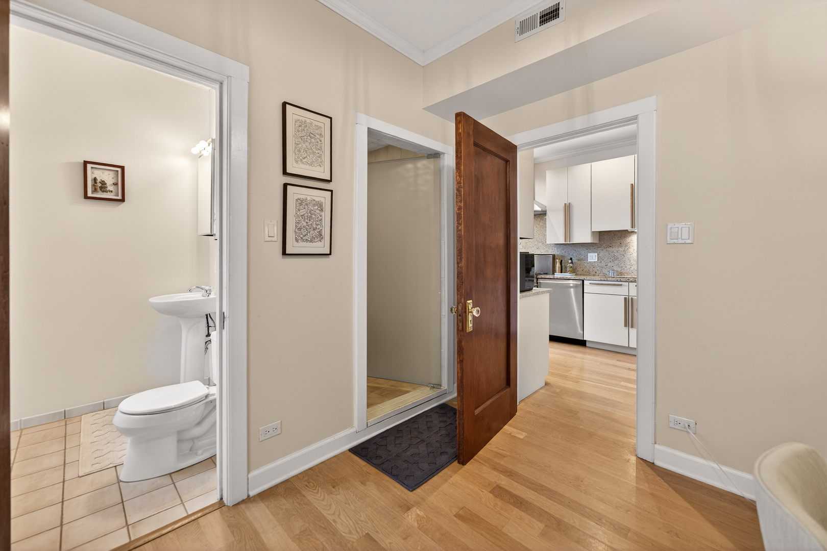 5639 N Kenmore Avenue Unit: 3