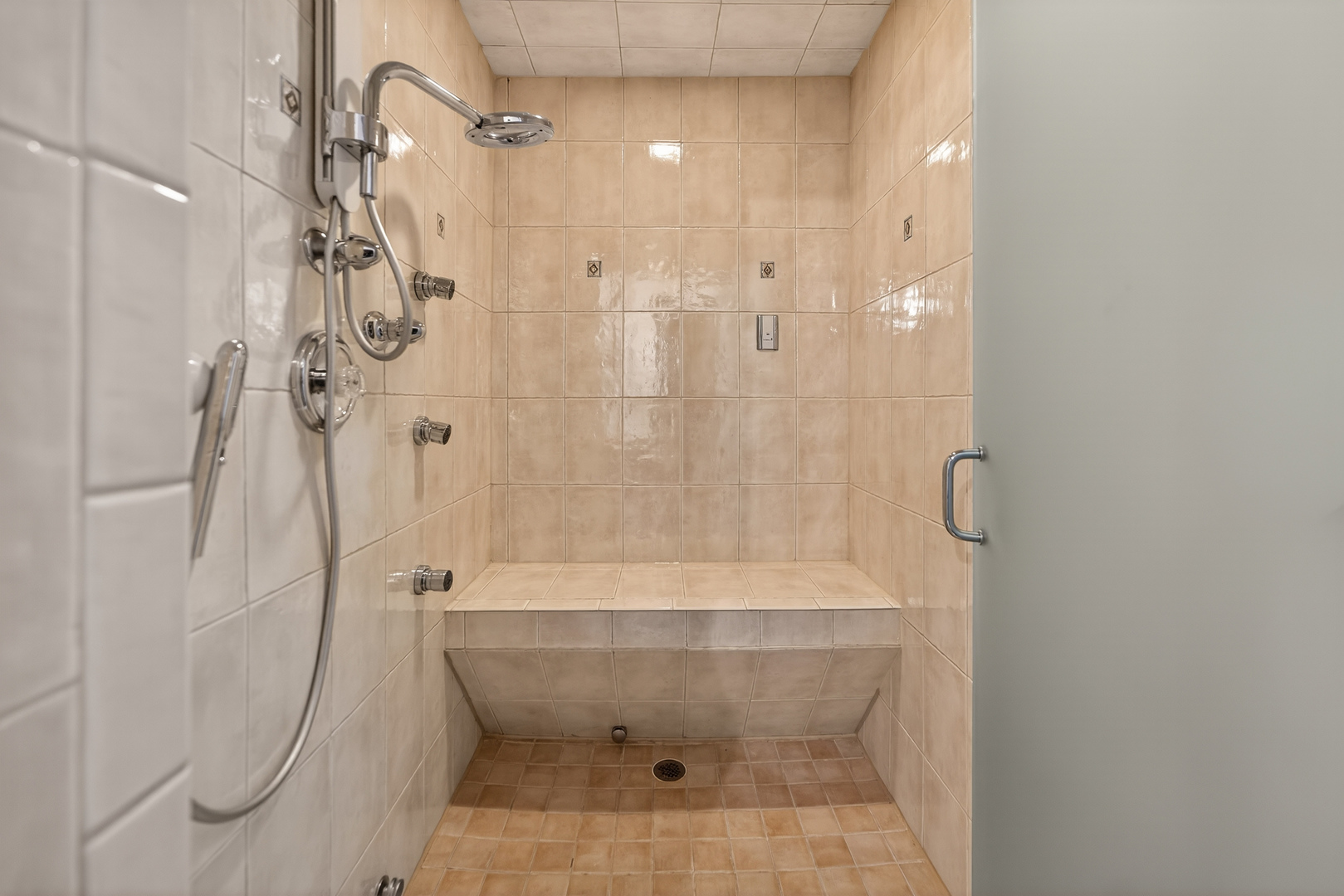 5639 N Kenmore Avenue Unit: 3