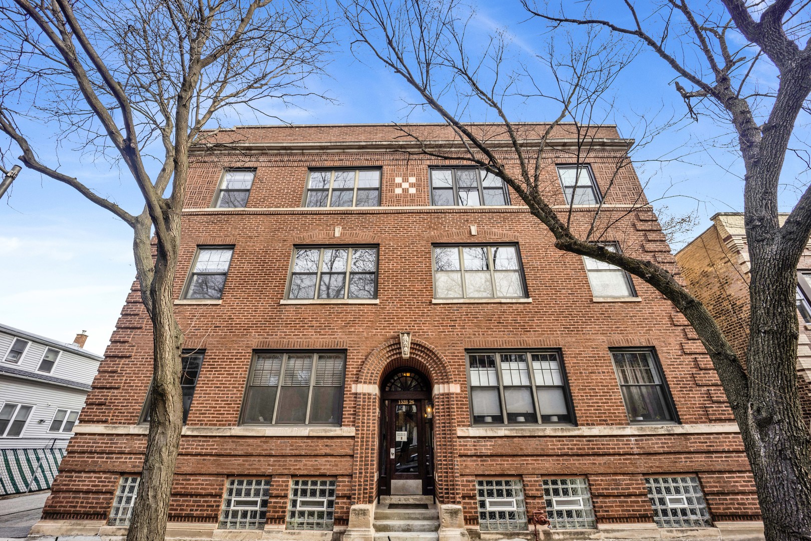 1528 W Ardmore Avenue Unit: 3W