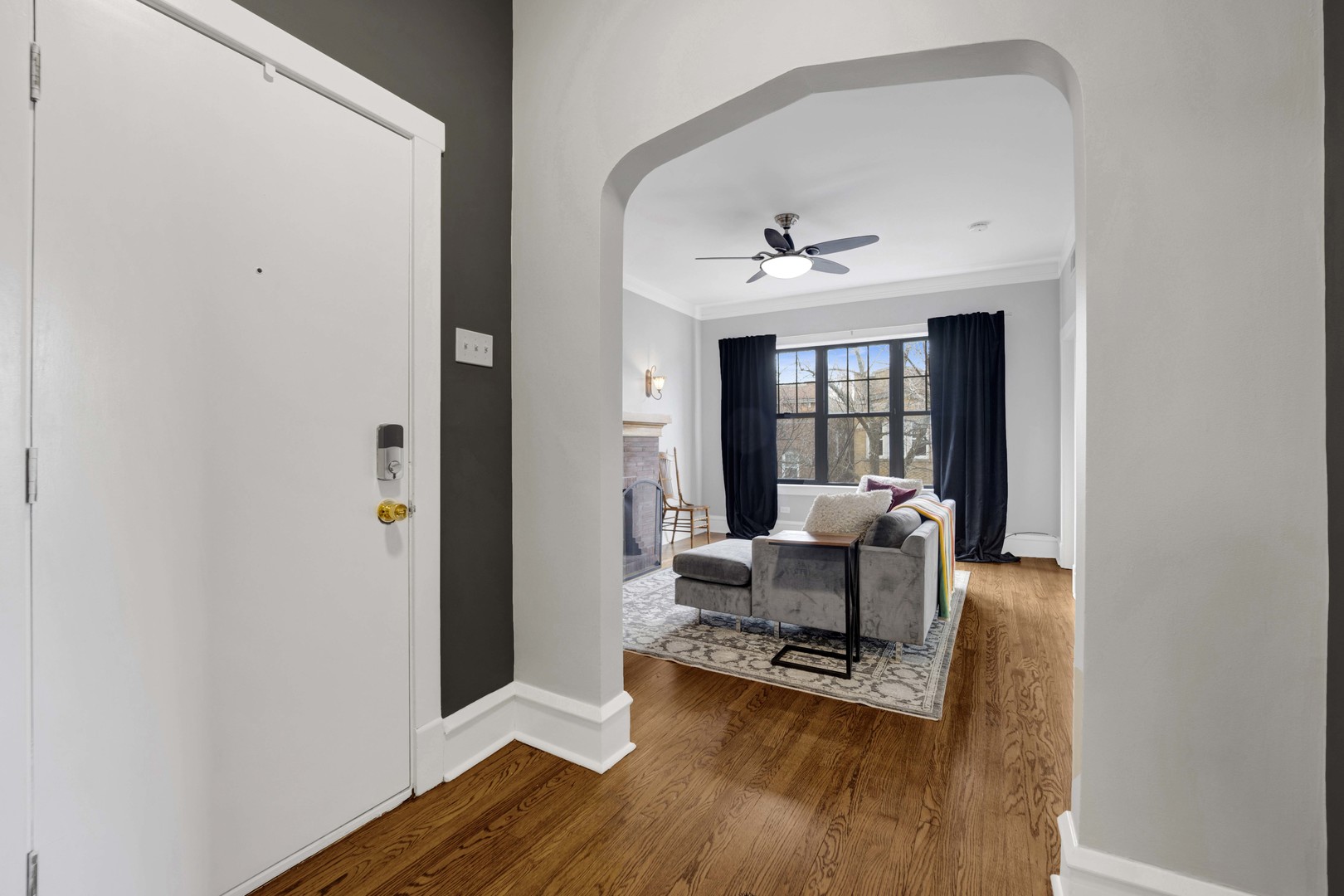 1528 W Ardmore Avenue Unit: 3W
