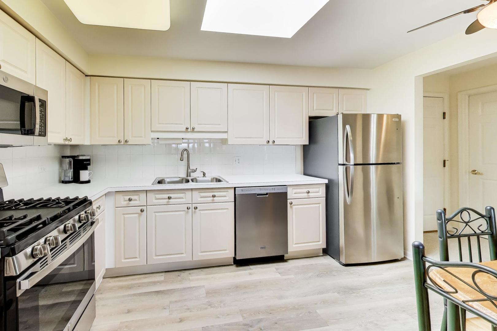 3940 W Bryn Mawr Avenue Unit: 501