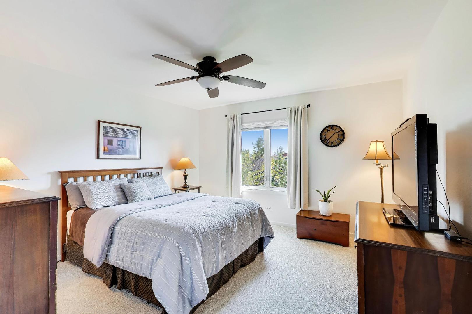 3940 W Bryn Mawr Avenue Unit: 501