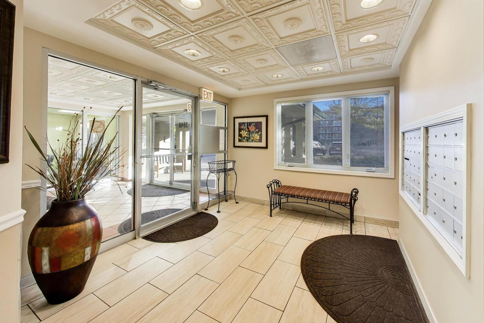 3940 W Bryn Mawr Avenue Unit: 501