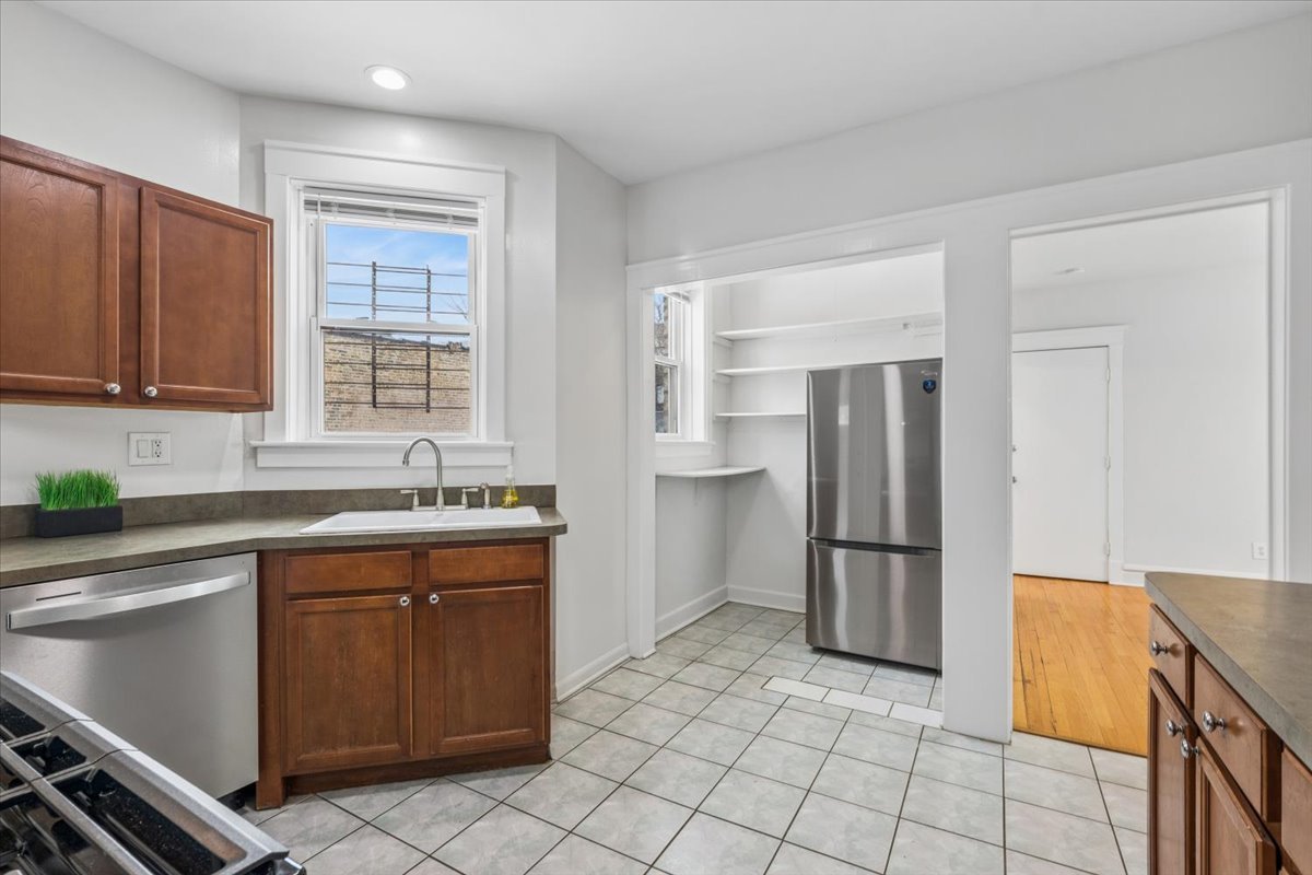 5414 N Broadway Street Unit: 2
