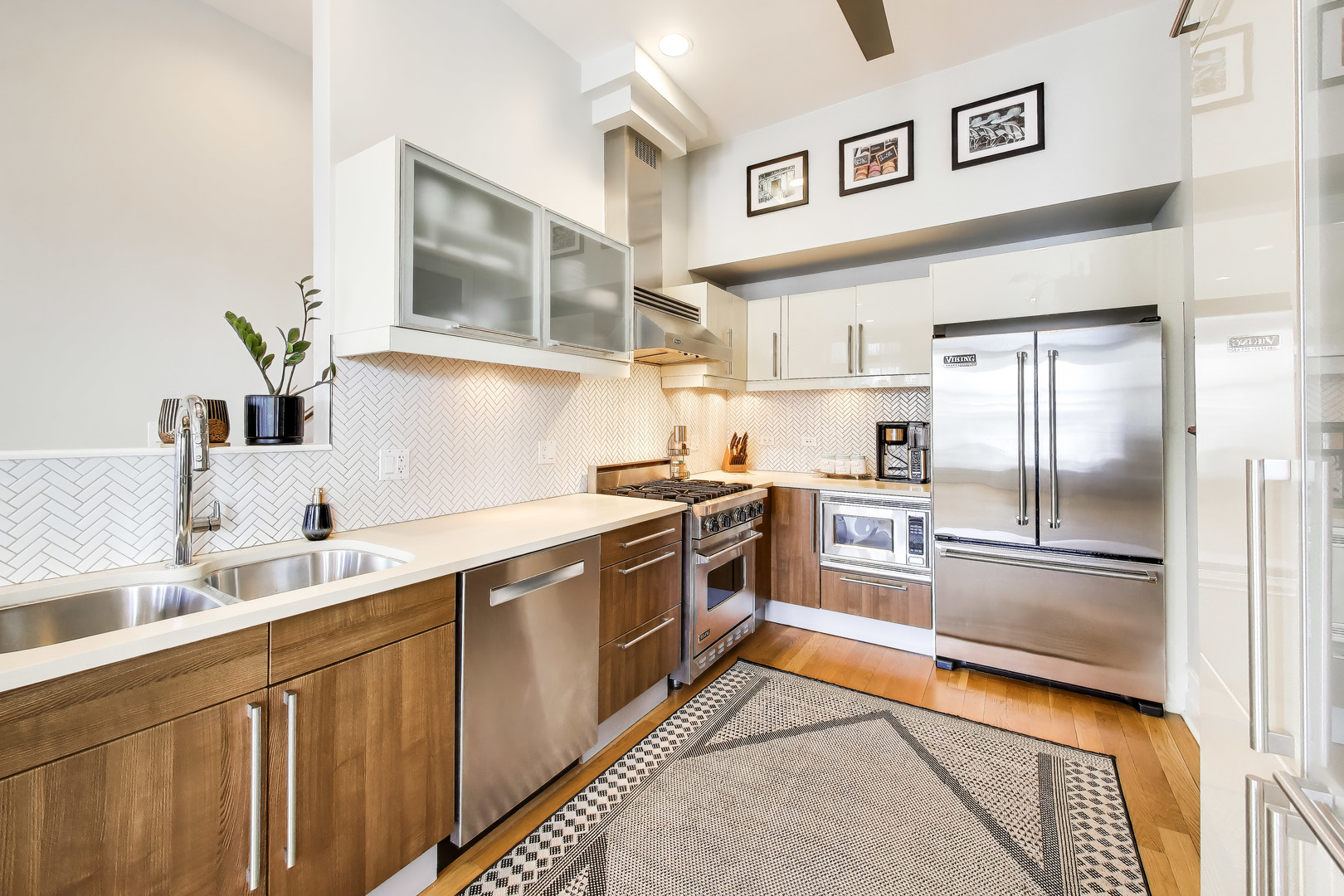 4842 N Damen Avenue Unit: 3