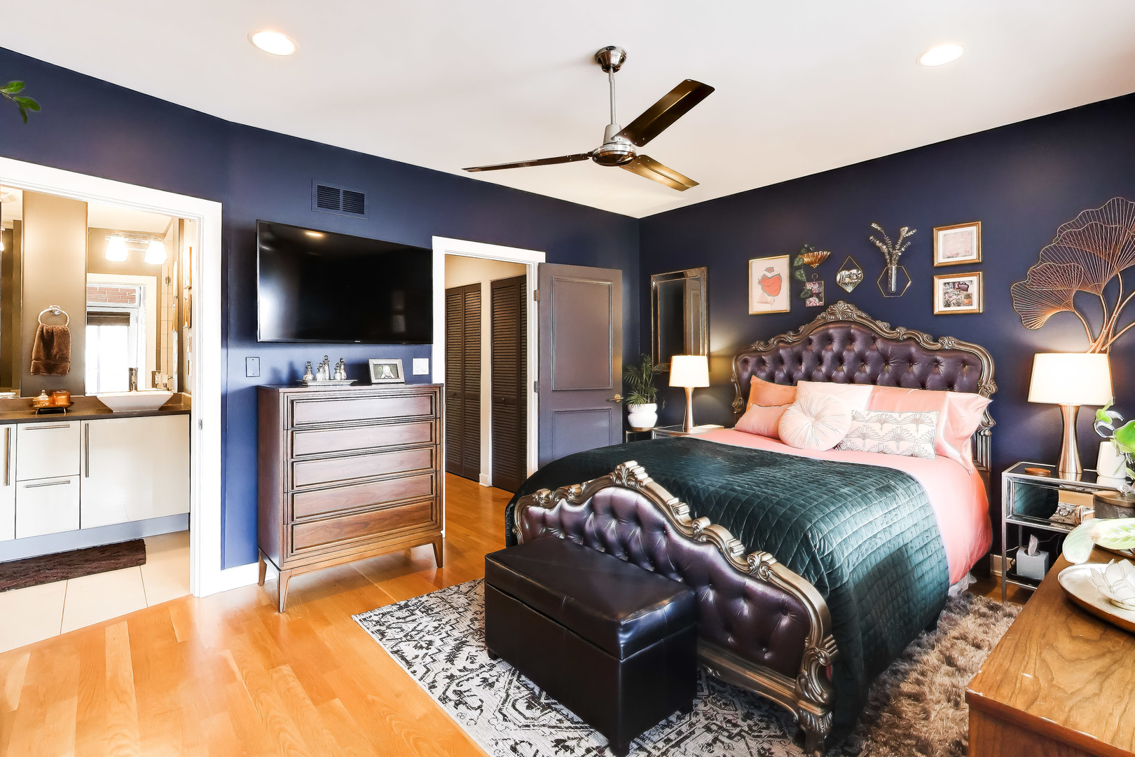 4842 N Damen Avenue Unit: 3
