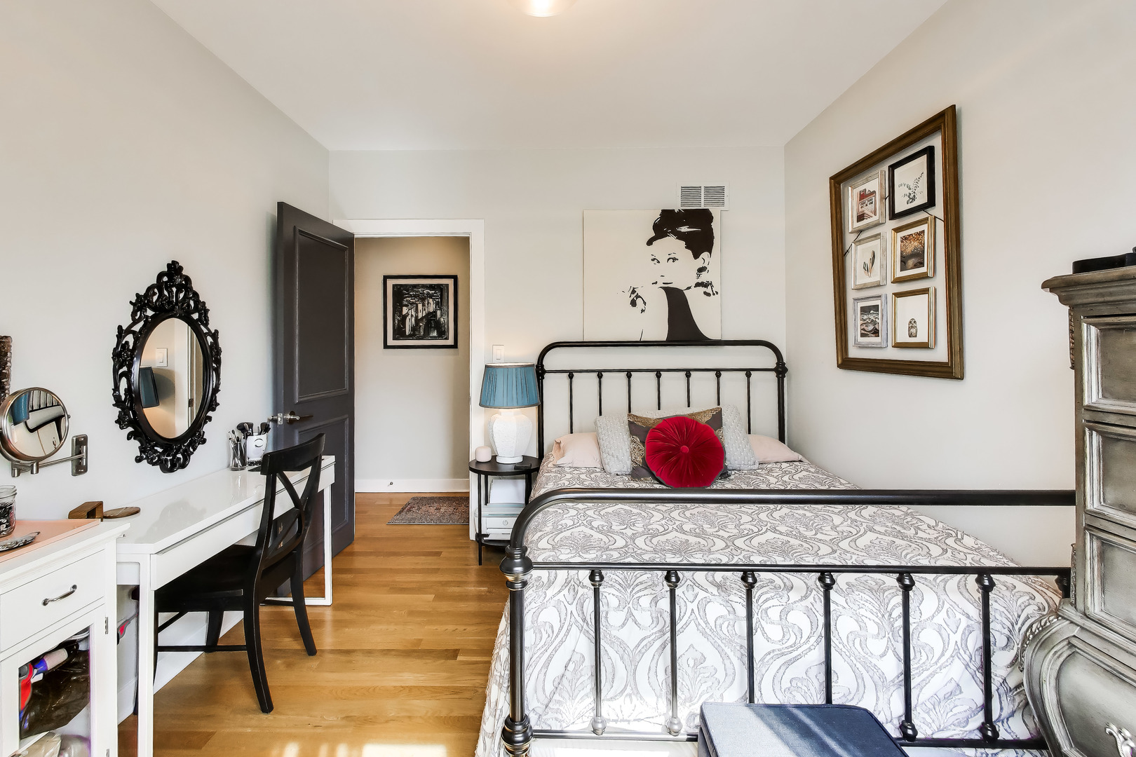 4842 N Damen Avenue Unit: 3