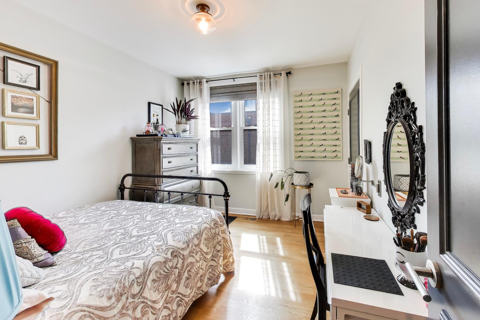4842 N Damen Avenue Unit: 3