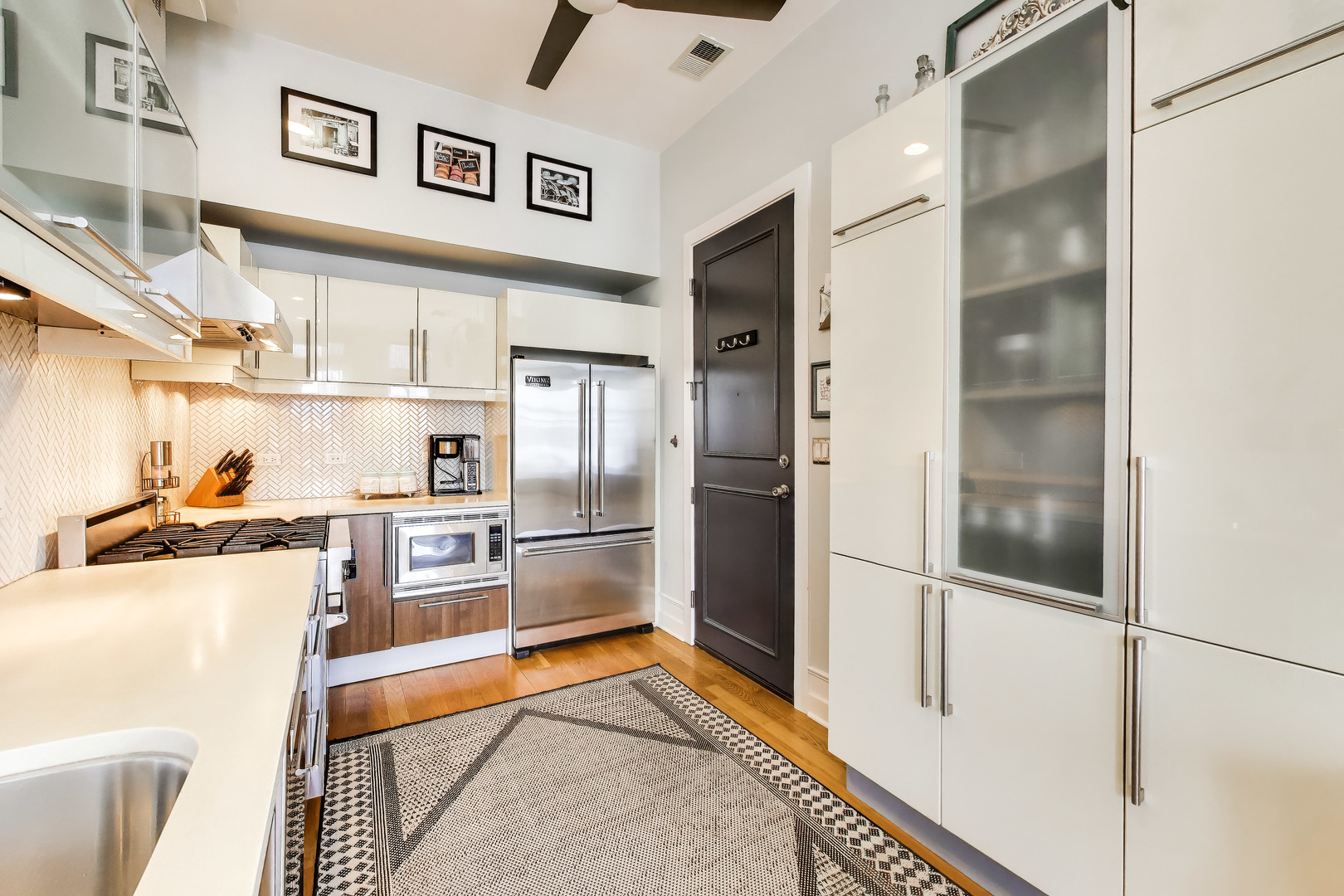 4842 N Damen Avenue Unit: 3