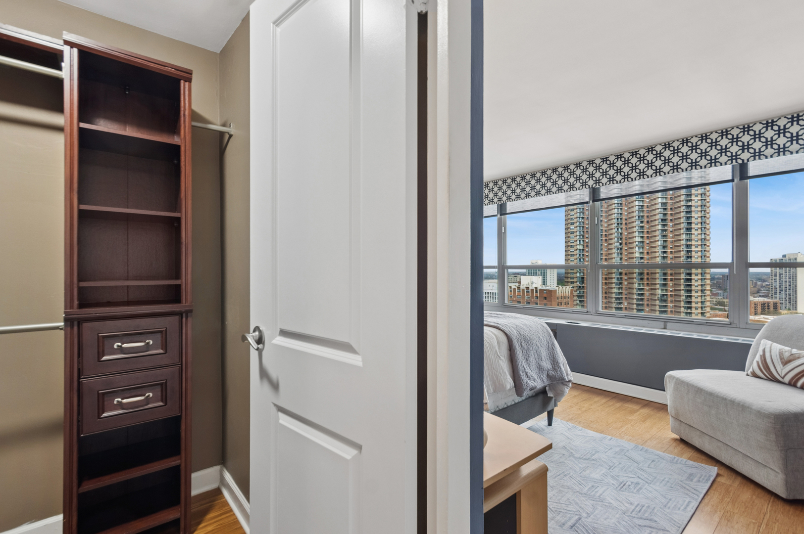 3550 N Lake Shore Drive Unit: 2424