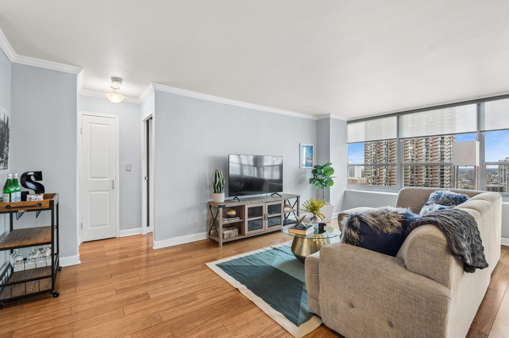 3550 N Lake Shore Drive Unit: 2424