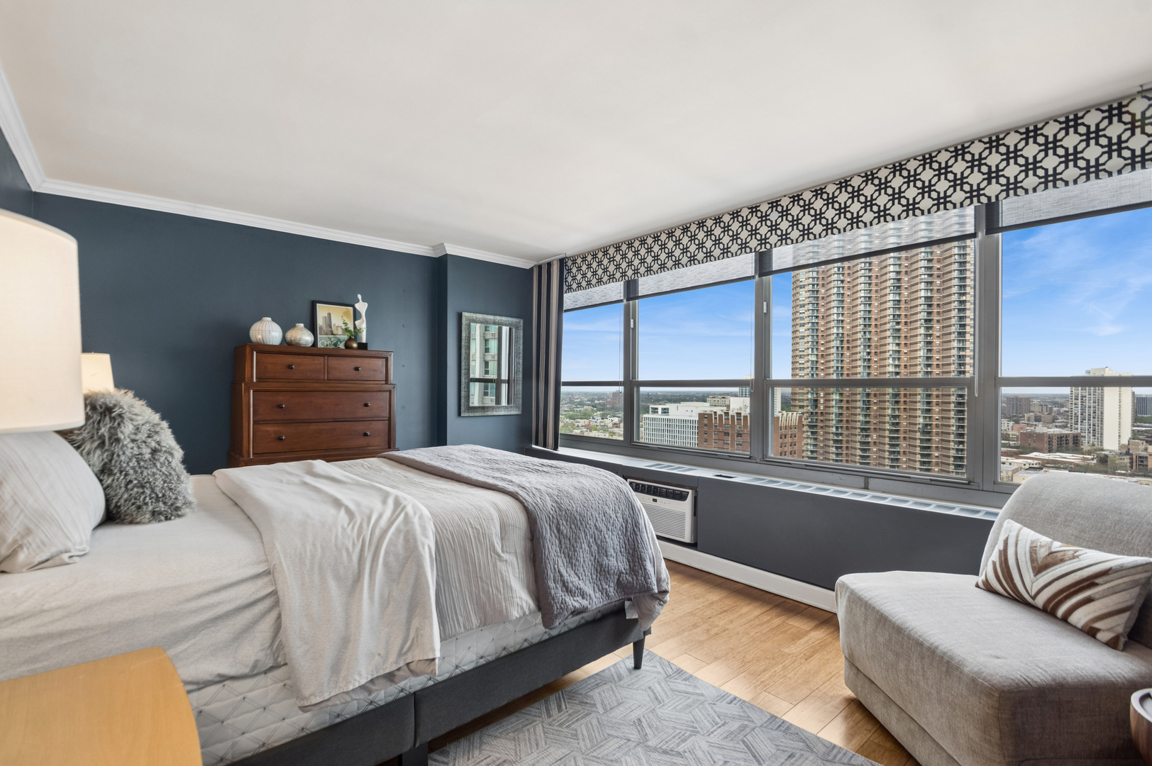 3550 N Lake Shore Drive Unit: 2424