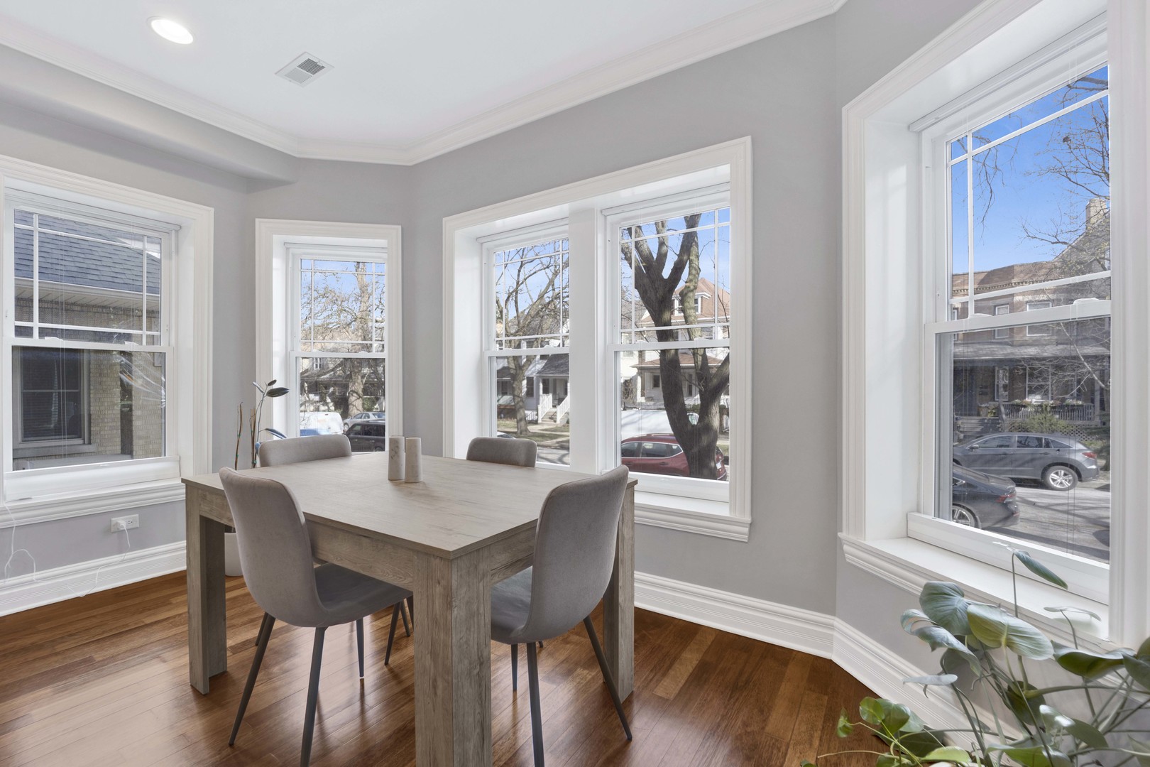 1625 W Catalpa Avenue Unit: 1