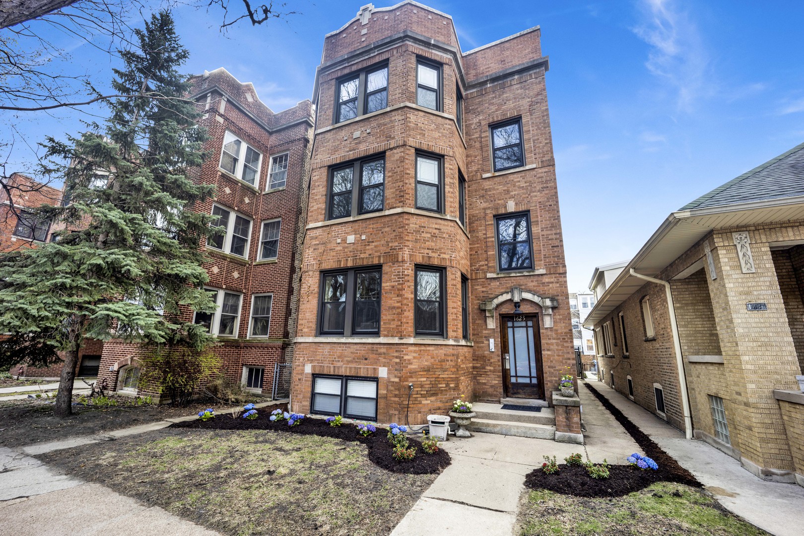 1625 W Catalpa Avenue Unit: 1