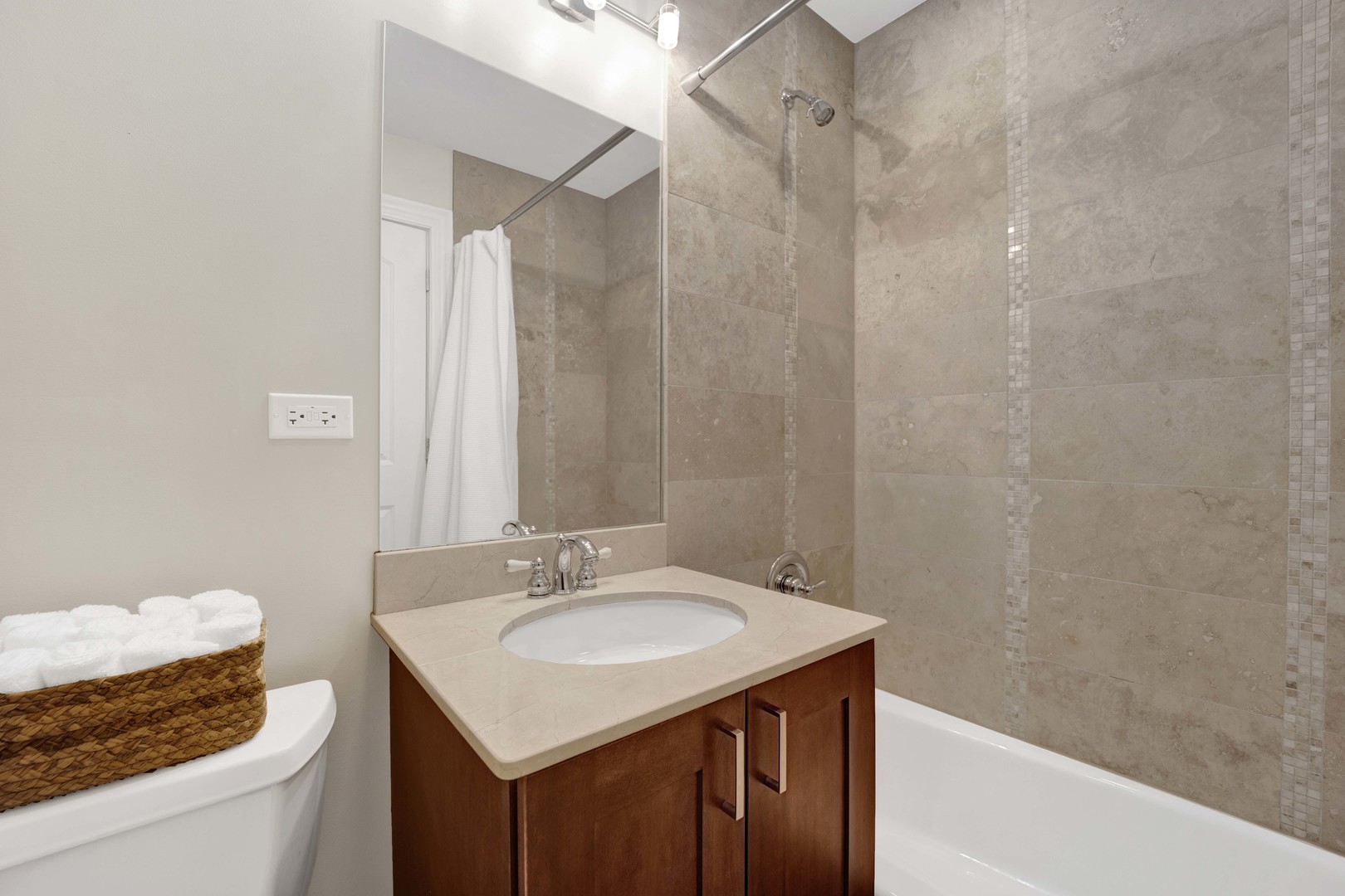 1625 W Catalpa Avenue Unit: 1
