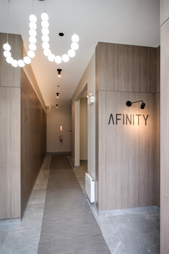 3037 N Lincoln Avenue Unit: 204