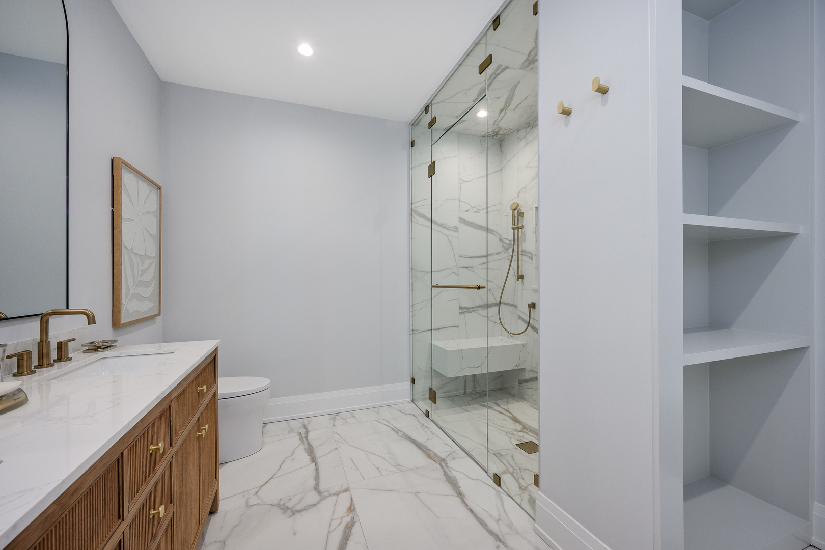 3037 N Lincoln Avenue Unit: 204